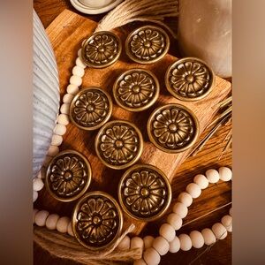 Vintage MCM Die Cast set of 10 Floral Knobs